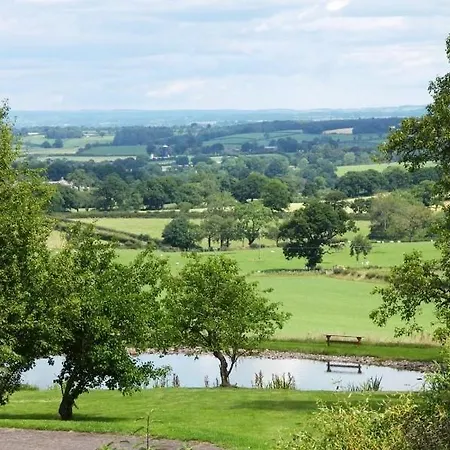 Cloven Stone At Monkhouse Hill Holiday home *
